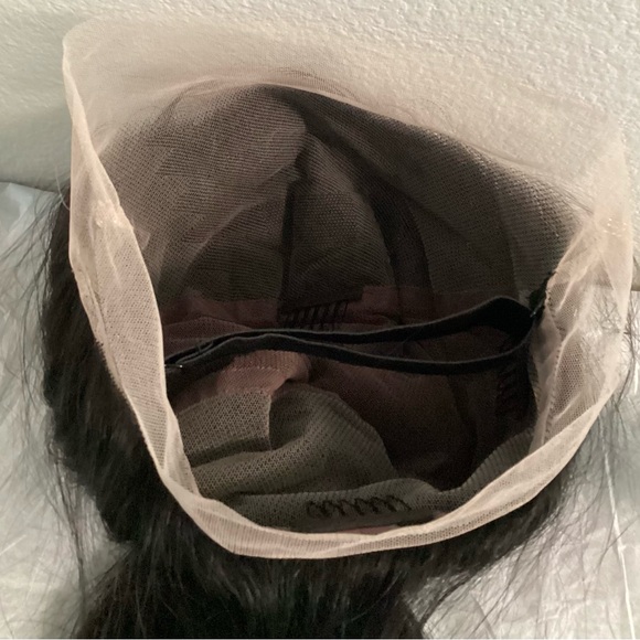 Beautiful Full lace Human Hair wig for Woman 22inch
Free parts Color natural - Picture 6 of 8